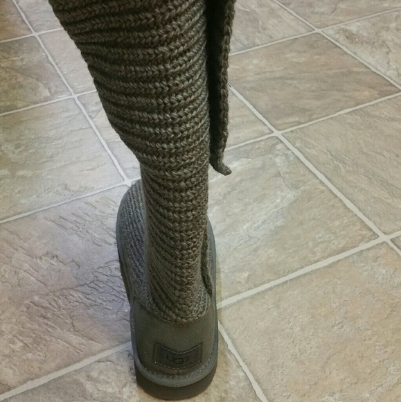 Brand New Uggs  (UNWORN) - Picture 2 of 5